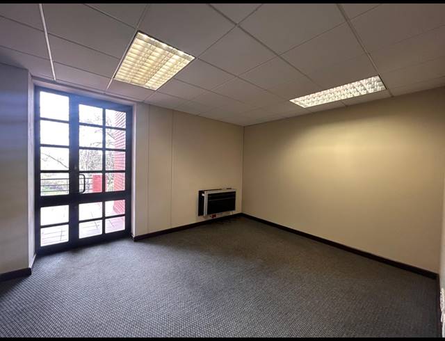 427M² OFFICE TO LET IN LYME PARK